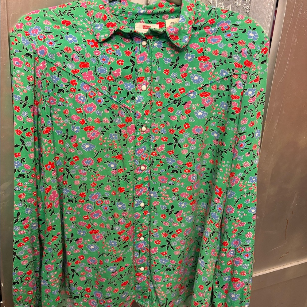 Levi’s western style shirt pearl buttons
